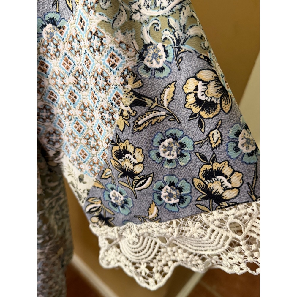 Stem & Vine Womens Plus 3X Patchwork Floral Paisley V-Neck Top Crochet Lace Cuff - Picture 3 of 5